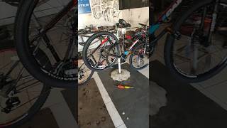 Cliente passou óleo de cozinha no disco de freio 😭 bicycle mtb montadinha graudebike mtbbrasil [upl. by Leasia]