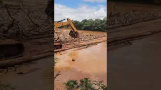 Ponte de madeira da balsa  Aumento das águas  Rio São Francisco  Lagoa da Prata  10112024 [upl. by Novihc]