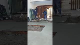 llaneado de piso industrial en la entrada de una casa Concreto pulido  hormigon alisado [upl. by Letsou]