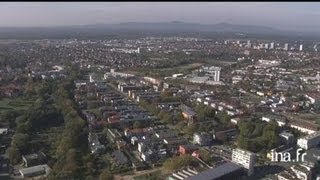 Allemagne Fribourg en Brisgau  écoquartier Vauban les espaces verts [upl. by Ekez544]