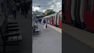 Ealing Broadway ealingbroadway trainstation underground trainride londontrains travel uk 🇬🇧 [upl. by Enyallij]