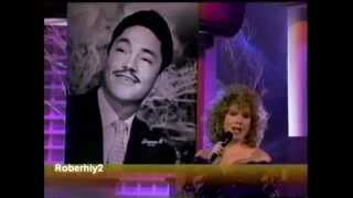 Vikki Carr y Javier Solis quotAmanecí en Tus Brazosquot [upl. by Etnaid814]