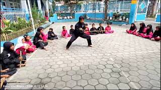 Kegiatn Ektakulikuler Pencak Silat SDN Jambuluwuk 02 [upl. by Yllet]