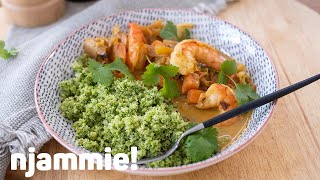 Wok met scampi en broccolirijst Recept  njammie [upl. by Flodnar]