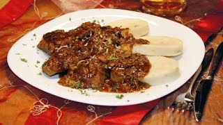 Schweinefleisch in Biersoße mit Knödel [upl. by Enylhsa]