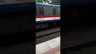 Class s9 stopping at kalutara North railway station s9 kalutara srilankanrailway [upl. by Azarria]