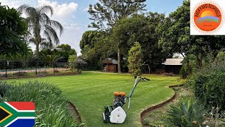 Hard lawn edging  15mm Mow  Paspalum  grassy weed  LM  BereaDurban grassSweet Smother grass [upl. by Cross]