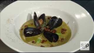 Passatina di fave con cozze e pancetta la ricetta di SaleampPepe [upl. by Kingsley]