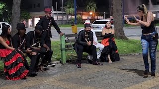 TESTE SOCIAL  REAÇÃO DAS PESSOAS AO VÊ UM MACUMBEIRO NA RUA 😱 [upl. by Tavish]