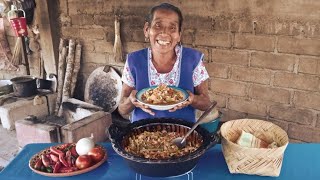 SABROSOS HUEVOS CON EJOTE EN SALSA ROJA  DOÑA LUPITA [upl. by Odiug902]