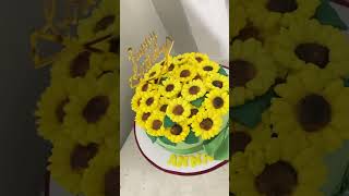 Sunflower fondat cake sunflowercake sunflower customizedcake [upl. by Lig]