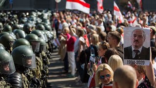 Weißrussland Lukaschenko lässt Schützenpanzer bei Protesten auffahren [upl. by Ivon137]