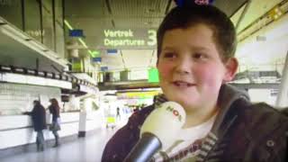 Kinderen nemen een kijkje achter de schermen bij Schiphol  NOS Jeugdjournaal  13122009 [upl. by Akinom444]