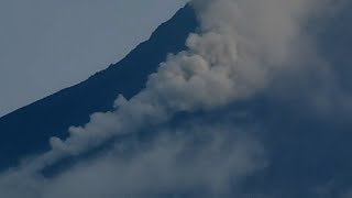 MERAPI ERUPSI BERGEMURUH LUNCURKAN LAVA CAIR [upl. by Anairo]