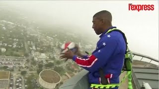 Un basketteur met un panier incroyable à plus de 170 mètres de haut [upl. by Marita]