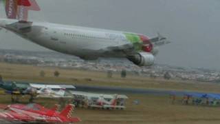 TAP Airbus A310 Low Pass Turn  Portugal Airshow 2007 Evora Uncut HD Version [upl. by Kawai]