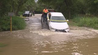 Breaking Tow crews work to remove car trapped in high water on the north side [upl. by Potts300]