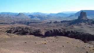 Vue à 360° sur la porte de Bab nAli dans le massif du Djebel Saghro  Maroc [upl. by Nerra]