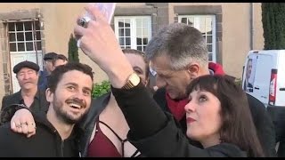 JEAN LASSALLE TROUBLÉ PAR LE DÉCOLLETÉ DUNE FEMME [upl. by Oirottiv348]