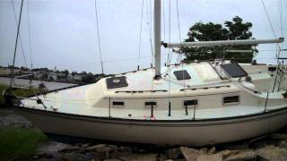 Two boats ripped from their anchor in the Keyport New Jersey Bay and tossed on the beach in Aberdeen [upl. by Poppo668]