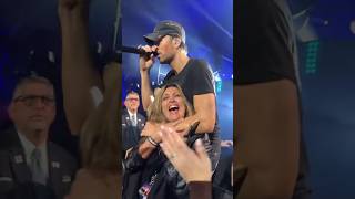 Enrique Iglesias Escape singing with his fans 😍  New Video 2023 EnriqueIglesias Shots Viral [upl. by Salokkin228]