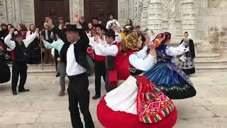 Dança portuguesa ao vivo em frente ao Mosteiro dos Jerónimos em Lisboa Portugal [upl. by Darelle]