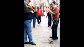 Steven Tyler jamming with a street musician in Helsinki [upl. by Maxy]