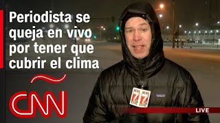 Mira el enojo de este periodista al tener que informar sobre el clima en plena nevada [upl. by Keiryt]