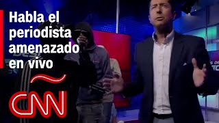 Habla el periodista de Ecuador al que amenazaron con un arma en vivo por televisión [upl. by Assenej519]