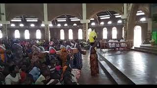 Mana Nzima Niwakire Ishikanwa Tuguhereje – Sainte Famille Kinama [upl. by Airdnax]