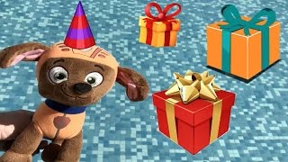 Patrulla canina español FIESTA DE CUMPLEAÑOS EN LA PISCINA CON CAJAS Y REGALOS SORPRESA PARA ZUMA [upl. by Leid]