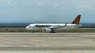 Delayed Tigerair Finally Taking Off from Nagoya Airport Back to Taiwan [upl. by Solracnauj]