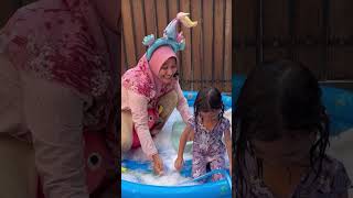 HAFIZAH BERSENANGSENANG BERMAIN AIR BERSAMA IBU DI KOLAM RENANG ANAK shorts 💦💦💦 [upl. by Lovich]