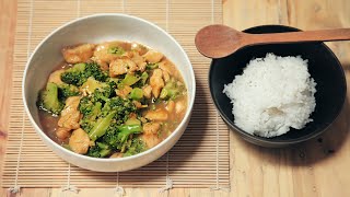 Chicken Broccoli with Oyster Sauce  Quick and Easy Recipe [upl. by Larimore]