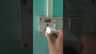 3 Pin Board Me Mobile Charger Ko Kaise Lagate Hai [upl. by Fillander]