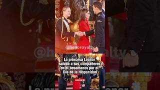 La princesa Leonor saluda a sus compañeros en el besamanos leonor princesaleonor españa [upl. by Gannes]