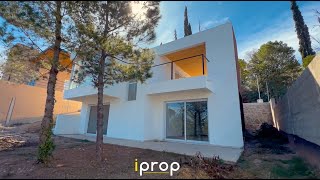 EN VENTA Espectacular casa A ESTRENAR Ubicación céntrica inmejorable con una hermosa vista [upl. by Alguire]