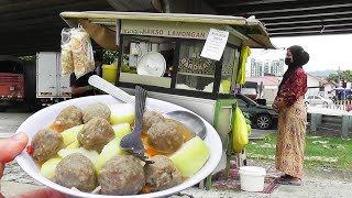 Indonesia Beef Meatball In Malaysia  Bakso  Malaysia Street Food [upl. by Ralaigh114]