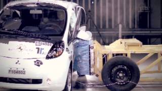 Crashtest Elektrische auto iMiev Consumentenbond [upl. by Naillimixam]