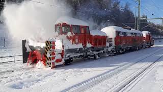 Zug mit Schneefräse Deutsche Bahn im Einsatz in Neustadt im Schwarzwald [upl. by Esmerelda]