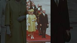 Queen Elisabeth besucht Deutschland 1965 Militärische Ehren WachbataillonMusikkorps bundeswehr [upl. by Rafaello]