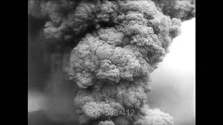 Vésuve Eruption de Volcan Italie 1944 panache [upl. by Gilleod]