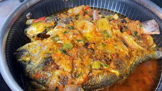 Recette de POISSON DORADE fritMeilleur assaisonnement de dorade aux poivrons et saucedelicieux [upl. by Couhp456]