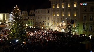 Stille Nacht heilige Nacht  Der größte Chor Österreichs sang Stille Nacht am Stadtplatz Steyr [upl. by Liane]