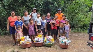 Entregando las canastas a los niños miren que felices todos 🥰🥰🥰🥰 [upl. by Johanan]