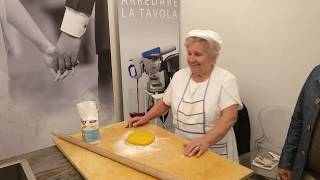 Come fare la pasta fatta a mano la sfoglia tirata al mattarello  showcooking [upl. by Leiram]