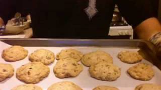 HOW TO BAKE COOKIES [upl. by Yllatan]