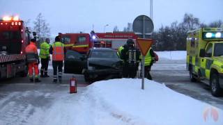 Trafikolycka mellan bil och buss på Rv55 vid Flogsta [upl. by Yrrem]