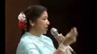 Asha Bhonsle Live Jawani Janeman [upl. by Leahcimluap]