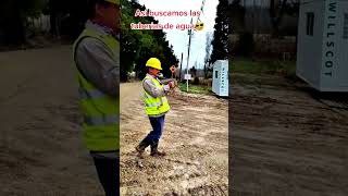 buscando agua de tuberías con las varillas de radiestesias shorts fypシ゚viral pozos construction [upl. by Simaj306]